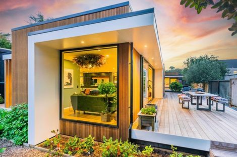 Photo of property in 76 Tennis Court Road, Raumati South, Paraparaumu, 5032