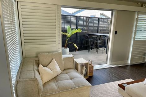 Photo of property in 12a Hinton Place, Weymouth, Auckland, 2103