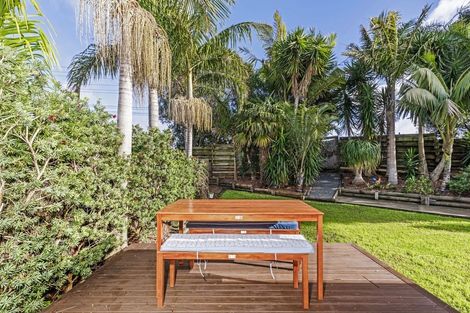 Photo of property in 61 John Dee Crescent, Red Beach, 0932