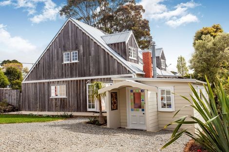 Photo of property in 5 Tane Road, Laingholm, Auckland, 0604