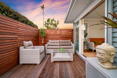 Photo of property in 1/53 Verran Road, Birkenhead, Auckland, 0626