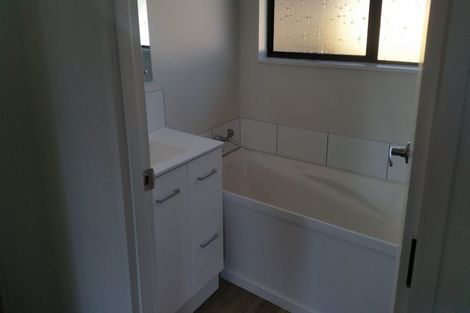 Photo of property in 60 Hillcrest Drive, Kelvin Grove, Palmerston North, 4414