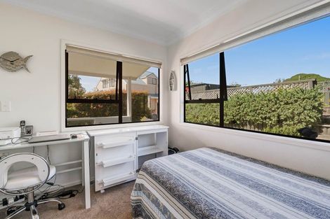 Photo of property in 19 Kahurangi Place, Snells Beach, 0920