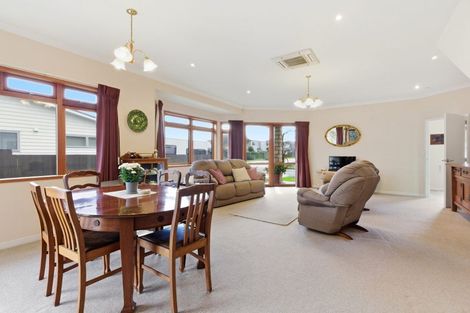 Photo of property in 10 Fairway Avenue, Mount Maunganui, 3116