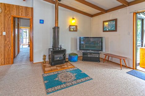 Photo of property in 106 Waverley Place, Whangamata, 3620