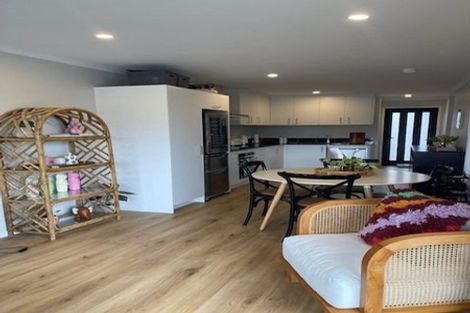 Photo of property in 2 Honowai Street, Kumeu, 0810