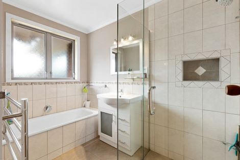 Photo of property in 15 Mudgway Place, Awapuni, Palmerston North, 4412