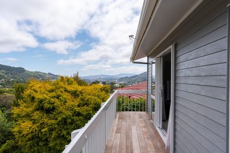 Photo of property in 18 Greyfriars Crescent, Tawa, Wellington, 5028