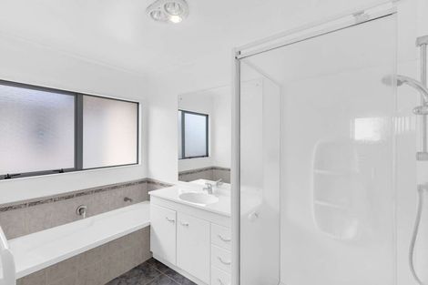 Photo of property in 10 Kalberry Place, East Tamaki, Auckland, 2016