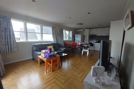 Photo of property in 1/9 Titoki Street, Te Atatu Peninsula, Auckland, 0610