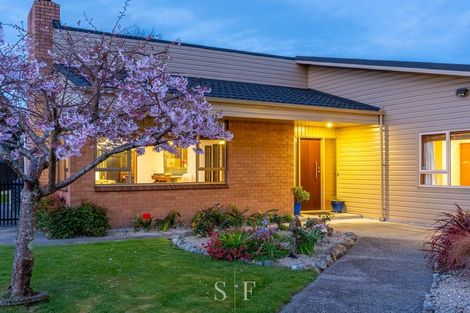 Photo of property in 15 Fleetwood Grove, Waikanae, 5036