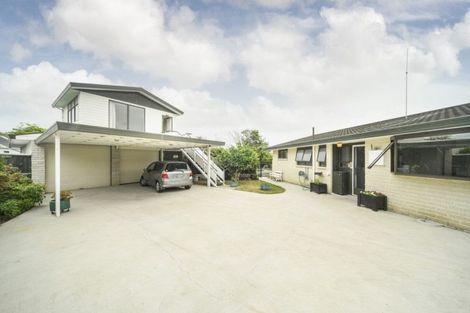 Photo of property in 18 Cecil Place, Cloverlea, Palmerston North, 4412