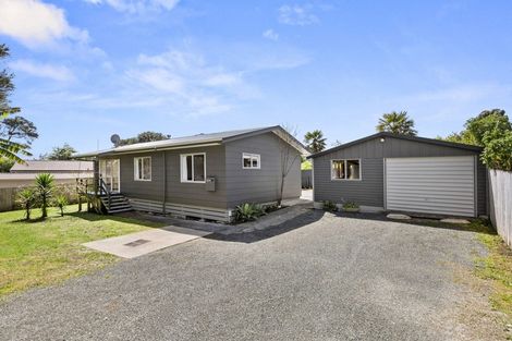 Photo of property in 1 Cross Street, Raglan, 3225