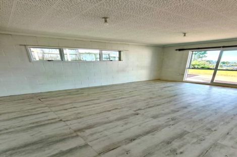 Photo of property in 14 Chelsea View Drive, Chatswood, Auckland, 0626
