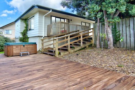 Photo of property in 13 Landow Place, Henderson, Auckland, 0612