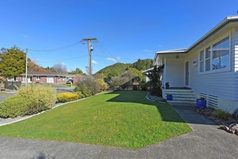 Photo of property in 13 Molloys Road, Te Marua, Upper Hutt, 5018