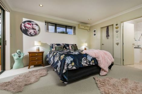 Photo of property in 33 Sapperton Drive, Henderson, Auckland, 0612