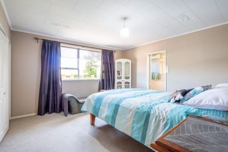 Photo of property in 2 Estuary Crescent, Fairfield, Dunedin, 9018