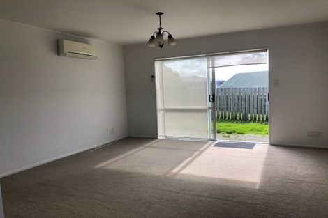 Photo of property in 8a Fordham Street, Beach Haven, Auckland, 0626