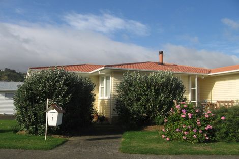 Photo of property in 1 Ayr Place, Papakowhai, Porirua, 5024