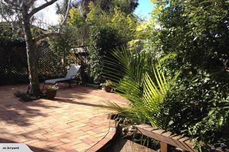 Photo of property in 2/71 Sunnynook Road, Forrest Hill, Auckland, 0620