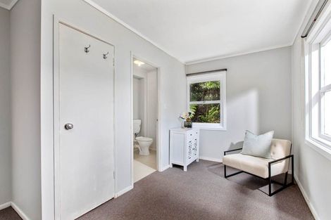 Photo of property in 15 Brunton Place, Glenfield, Auckland, 0629