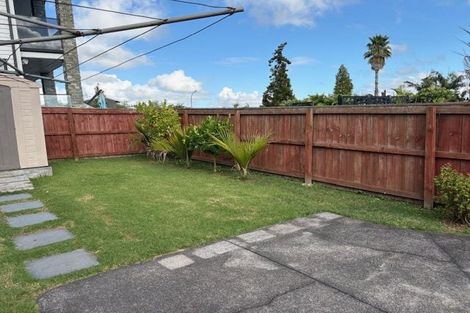 Photo of property in 15 Dakota Avenue, Beach Haven, Auckland, 0626