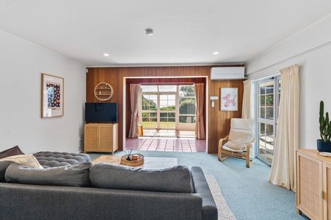 Photo of property in 8 Ara Kuaka, Waikanae Beach, Waikanae, 5036