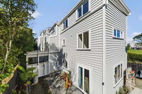 Photo of property in 25 Omar Street, Khandallah, Wellington, 6035