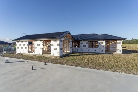 Photo of property in 39 Mehrtens Crescent, Woodend, 7691