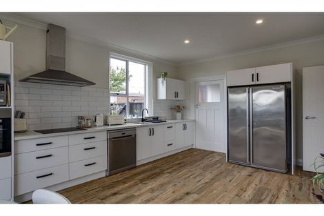 Photo of property in 61 Avenue Road, West End, Timaru, 7910