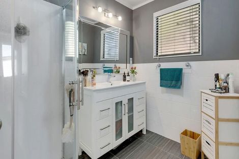 Photo of property in 11 Leeward Drive, Whitby, Porirua, 5024