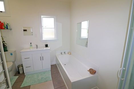 Photo of property in 6 Swinburn Street, Dannevirke, 4930