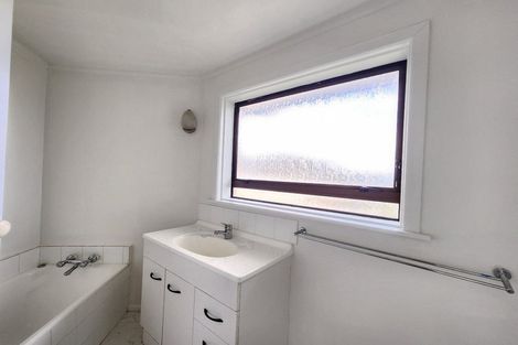 Photo of property in 619 Glenfield Road, Totara Vale, Auckland, 0629