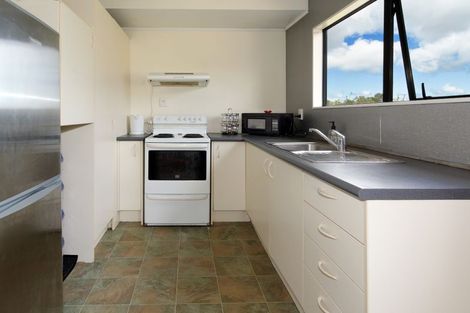 Photo of property in 13 Landow Place, Henderson, Auckland, 0612