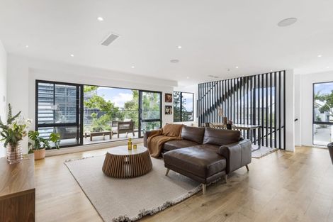 Photo of property in 5a Pierce Road, Milford, Auckland, 0620