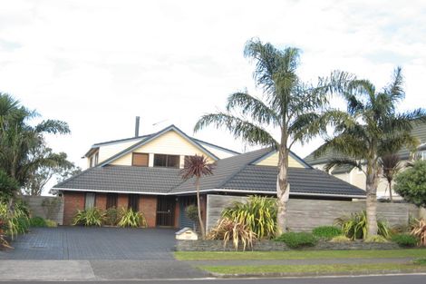 Photo of property in 102 Carnoustie Drive, Wattle Downs, Auckland, 2103