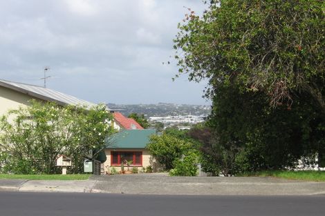 Photo of property in 1/232 East Coast Road, Forrest Hill, Auckland, 0620