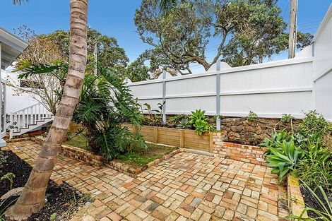 Photo of property in 42 Waterview Road, Stanley Point, Auckland, 0624