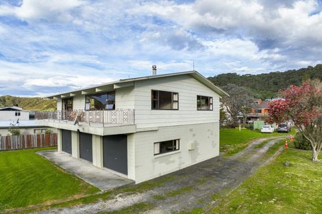 Photo of property in 77 Fortescue Street, Mahia, 4198