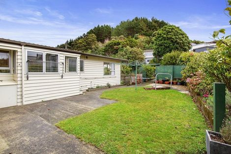 Photo of property in 32 Turriff Crescent, Tawa, Wellington, 5028