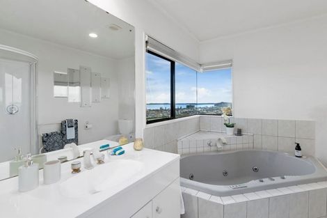 Photo of property in 18 Savoy Road, Orewa, 0931