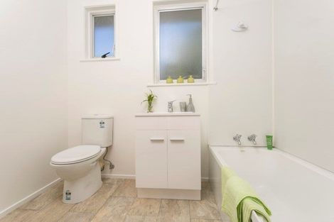 Photo of property in 4 Fairdale Place, Birkdale, Auckland, 0626