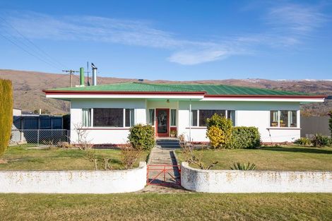 Photo of property in 301 Roxburgh Road East, Roxburgh East, Roxburgh, 9571