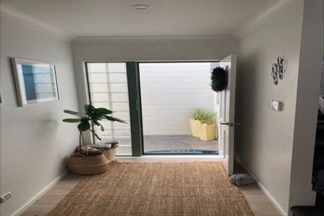 Photo of property in 43 Walton Street, Red Beach, 0932