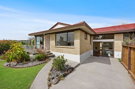Photo of property in 2/39 Rapallo Place, Farm Cove, Auckland, 2012
