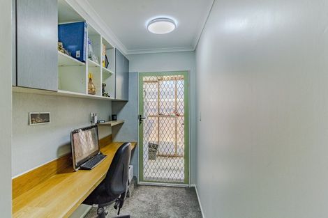 Photo of property in 138 Tait Drive, Greenmeadows, Napier, 4112