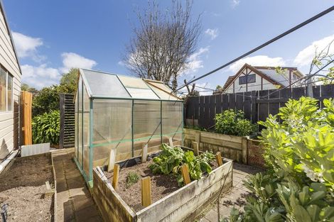 Photo of property in 12 Humphries Place, Awapuni, Palmerston North, 4412