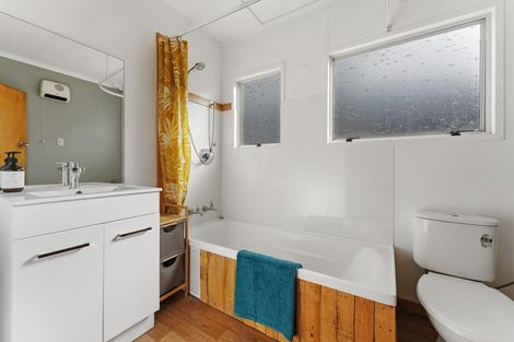 Photo of property in 5 Price Street, Westown, New Plymouth, 4310