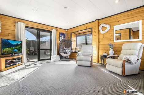 Photo of property in 5 Hadley Wood Drive, Wattle Downs, Auckland, 2103